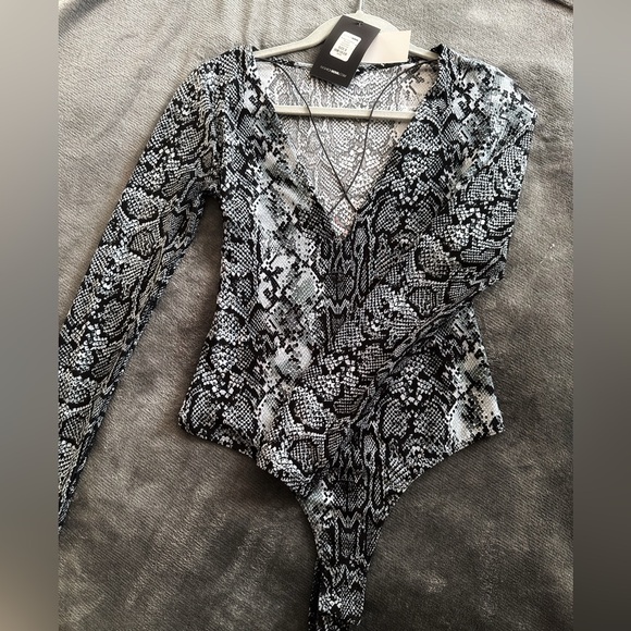Fashion Nova- Strappy Snakeskin print bodysuit - Picture 5 of 10